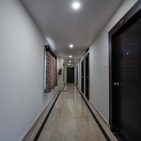 Oyo 16155 Hotel Dcm Grand Vidzsajavádá Kültér fotó