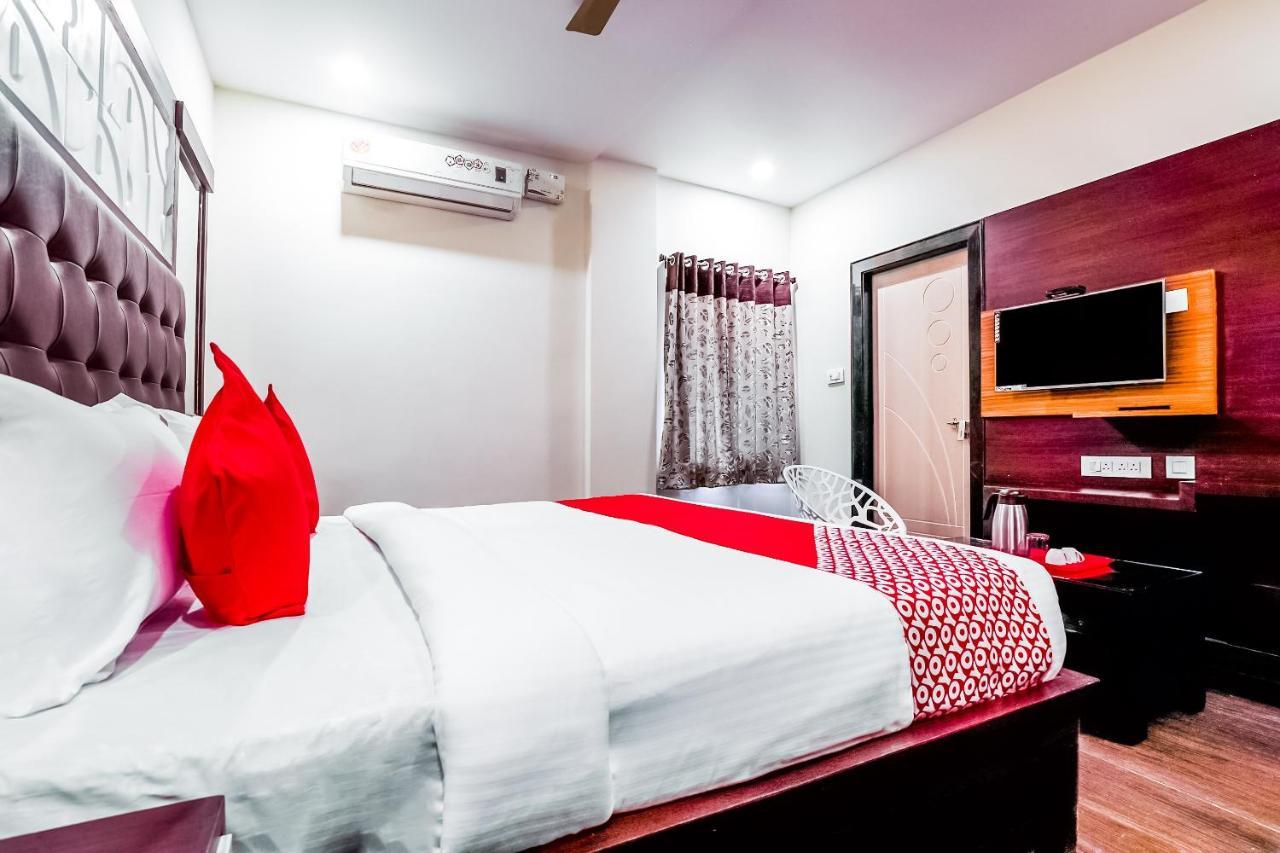 Oyo 16155 Hotel Dcm Grand Vidzsajavádá Kültér fotó