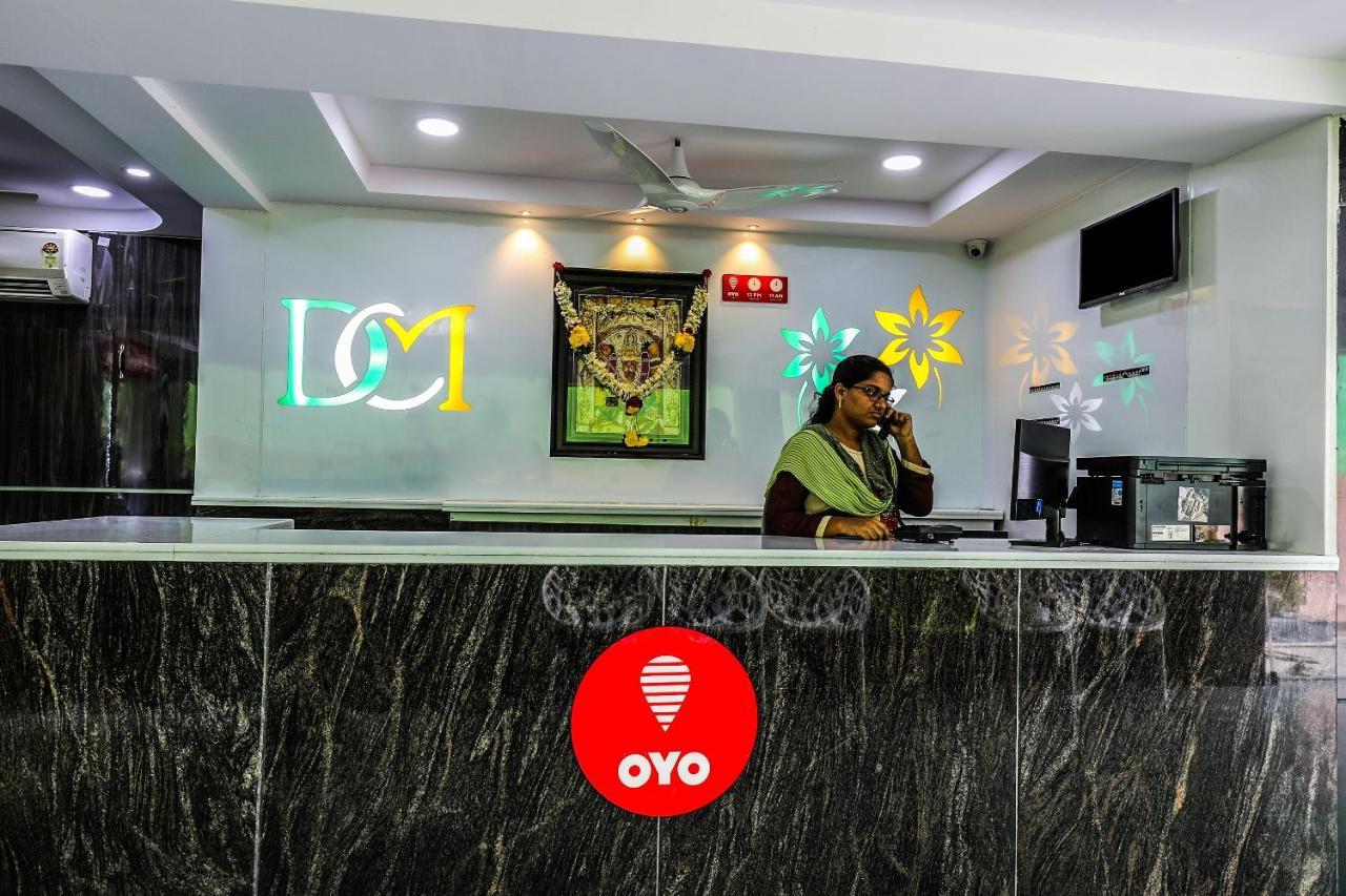 Oyo 16155 Hotel Dcm Grand Vidzsajavádá Kültér fotó
