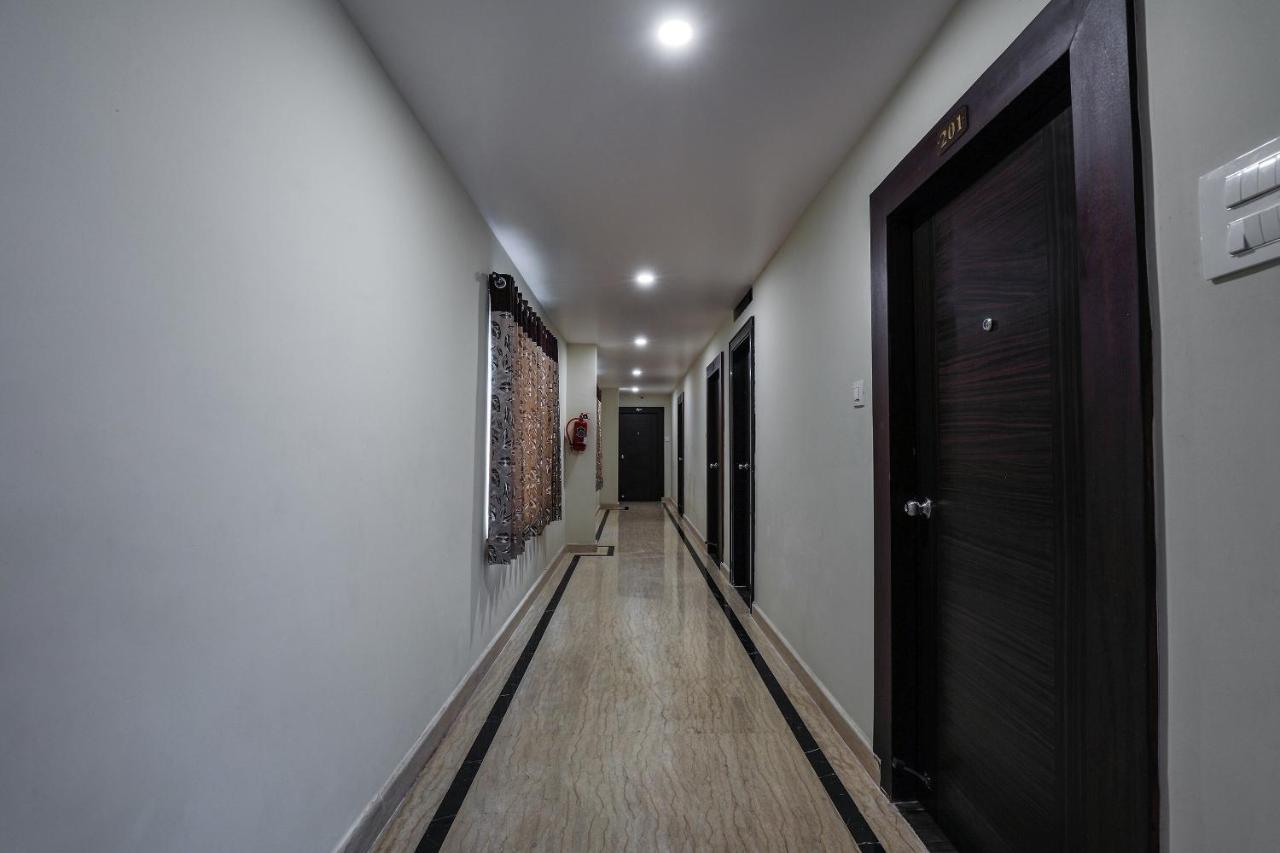 Oyo 16155 Hotel Dcm Grand Vidzsajavádá Kültér fotó