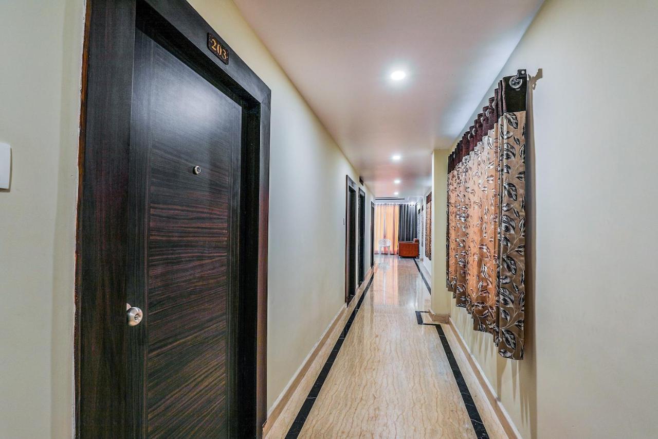 Oyo 16155 Hotel Dcm Grand Vidzsajavádá Kültér fotó
